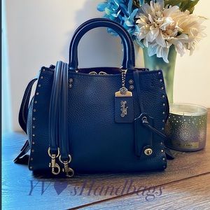 **SOLD**Coach 1941 Rogue 25 With Rivets